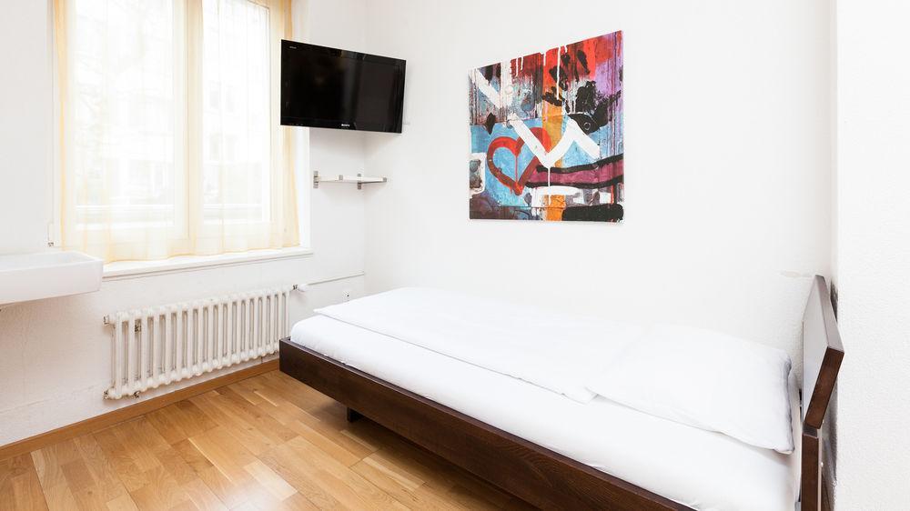 Swiss Star Guesthouse Oerlikon - Contactless Self Check-In Zurich Bagian luar foto