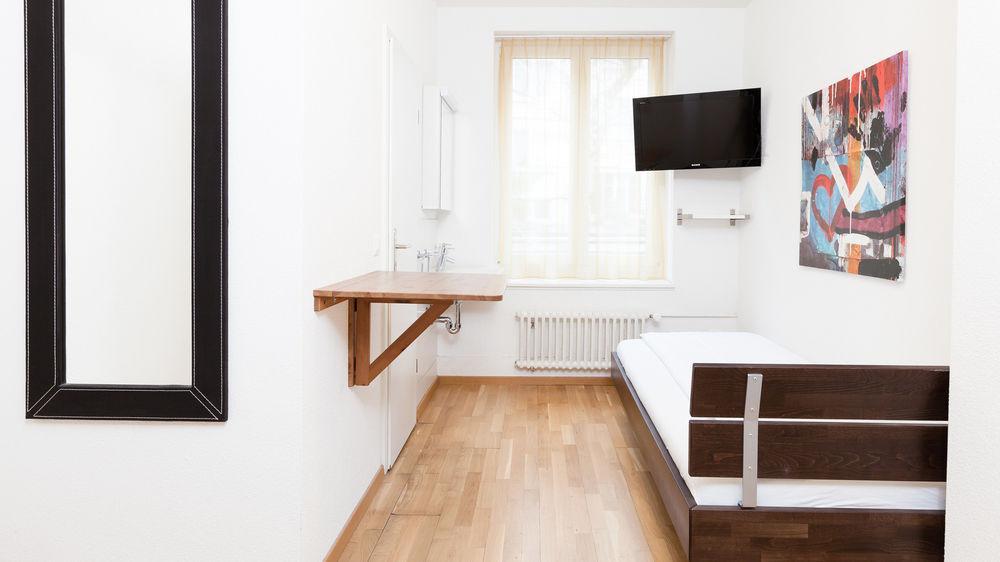 Swiss Star Guesthouse Oerlikon - Contactless Self Check-In Zurich Bagian luar foto